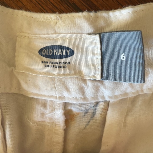 Old Navy Flower Print Shorts - Picture 4 of 5